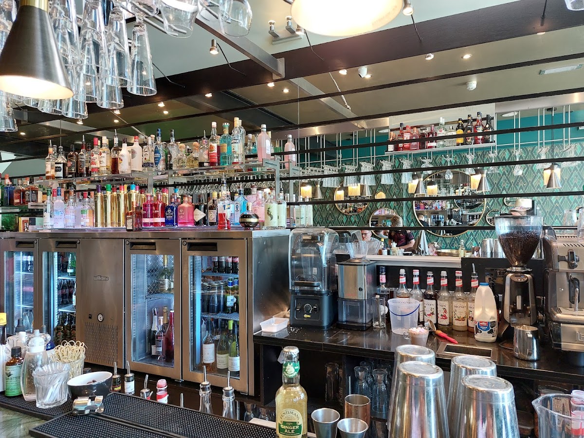 Geo Bar & Grill